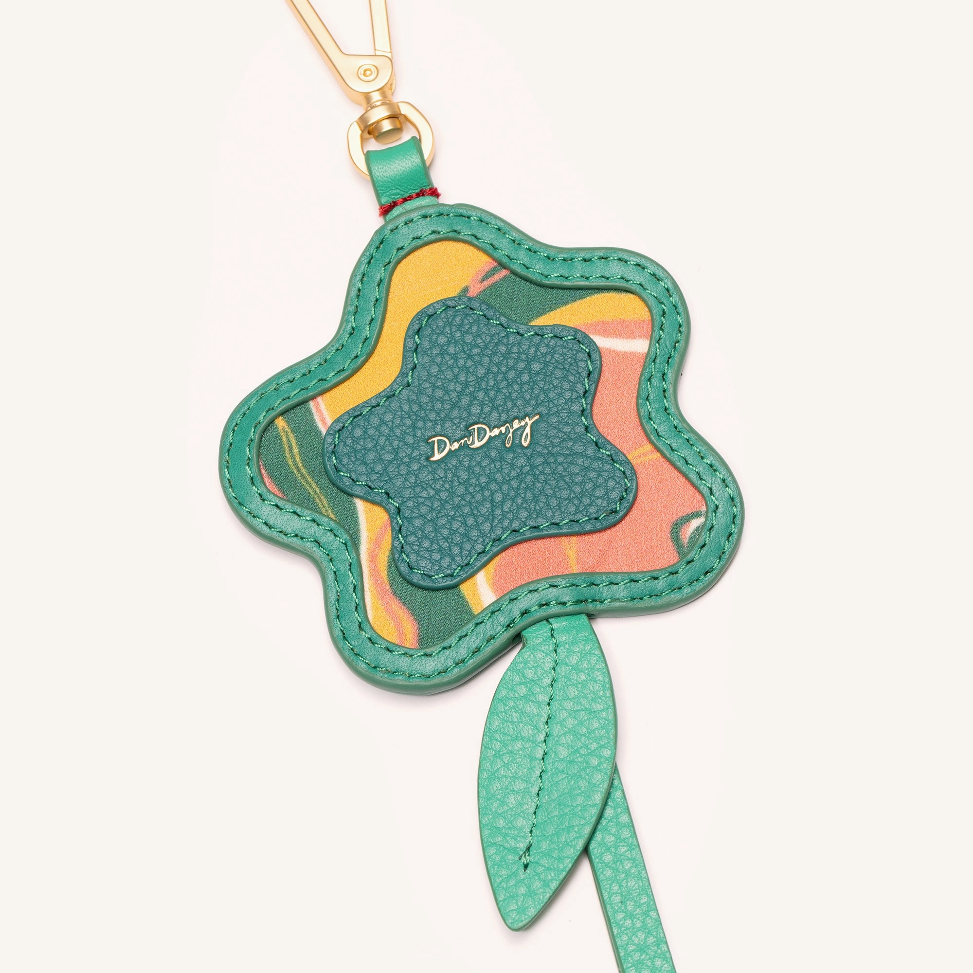 Daniel | Wavy Dazey/Brushed Gold Dazey Rivet | Med