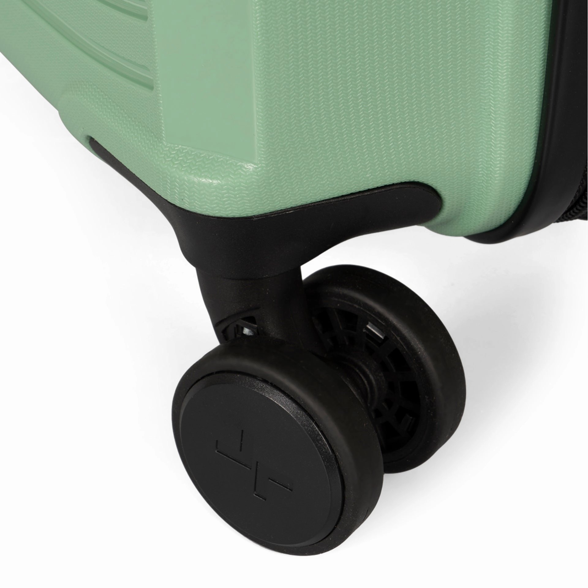 Dynamo Hardside 22" Carry-On Luggage