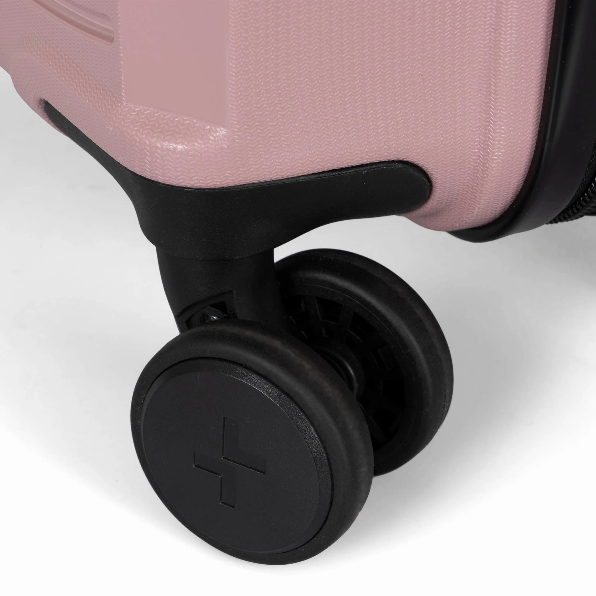 Dynamo Hardside 22" Carry-On Luggage