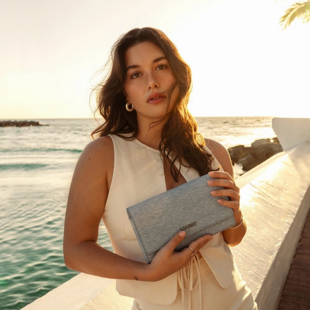 Le Felicia - Sac à main 2-en-1 en cuir vegan light denim