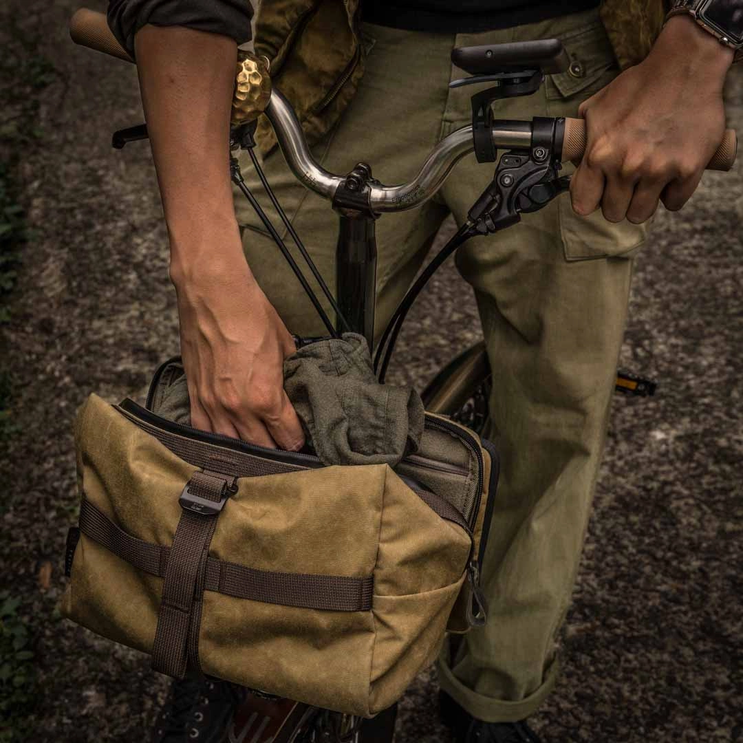 Pioneer Expandable Front Bag M (Carrier Frame NOT included)