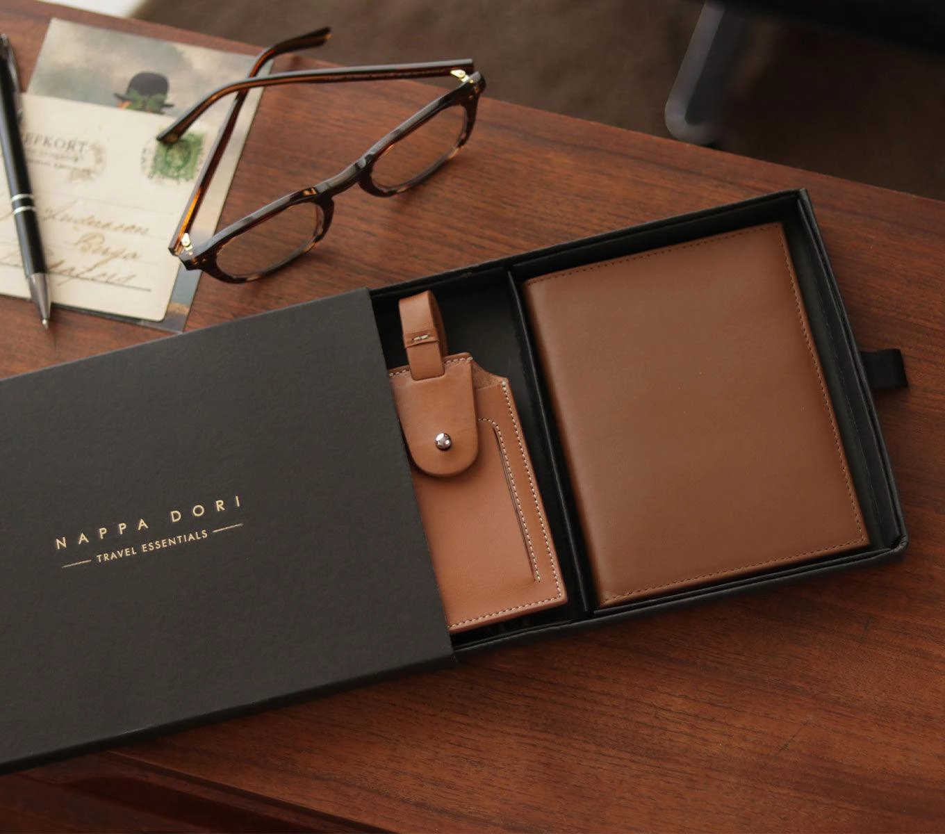 TRAVEL ESSENTIALS GIFT SET