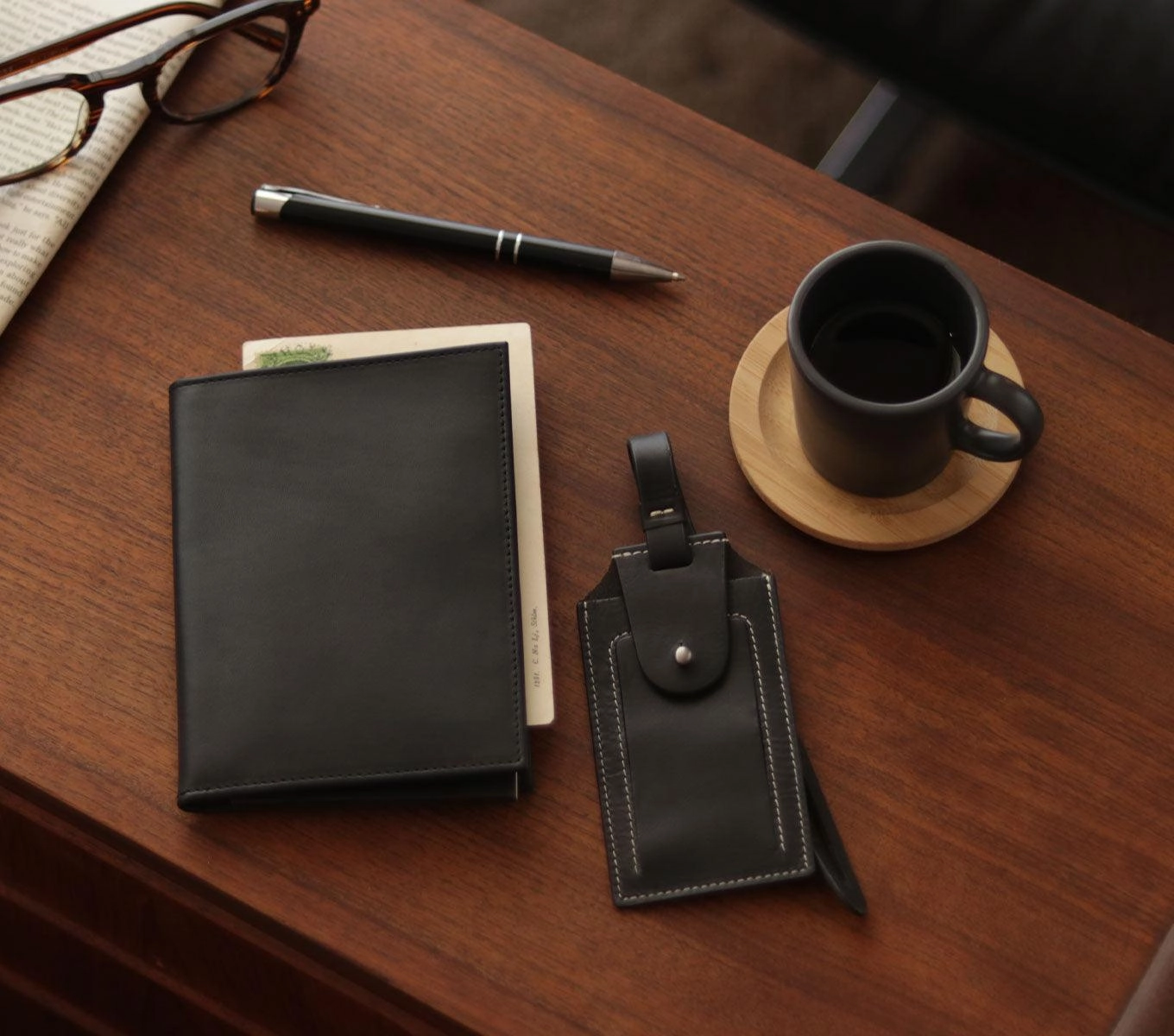 TRAVEL ESSENTIALS GIFT SET