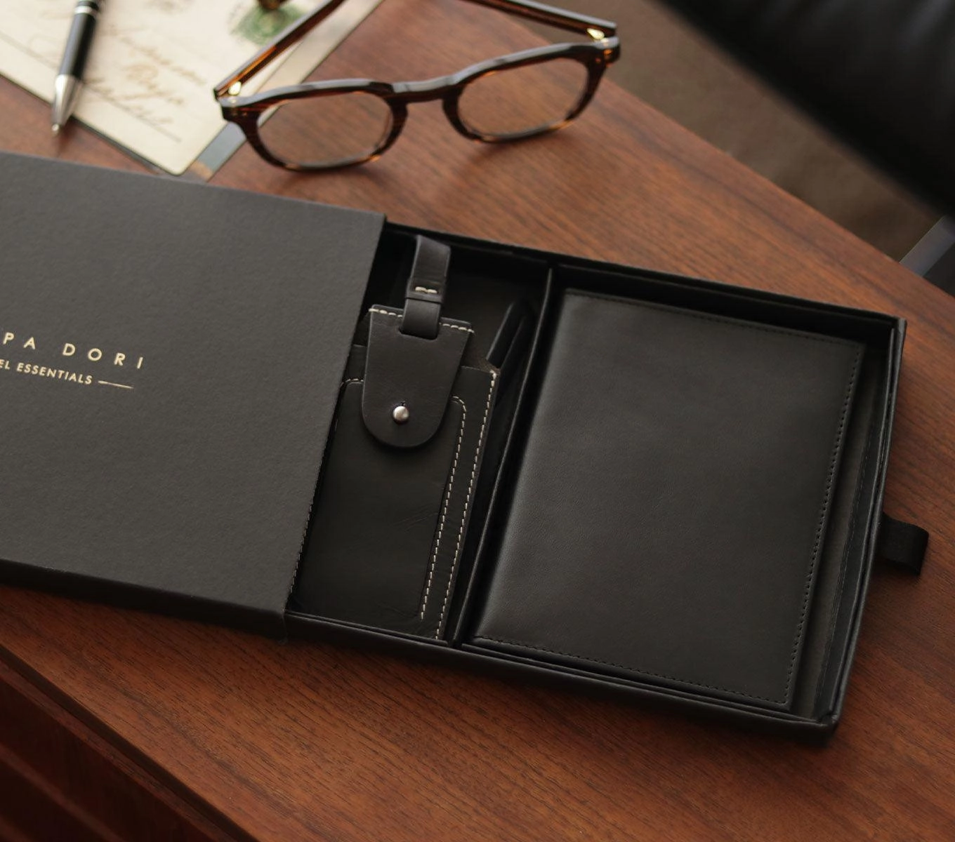 TRAVEL ESSENTIALS GIFT SET