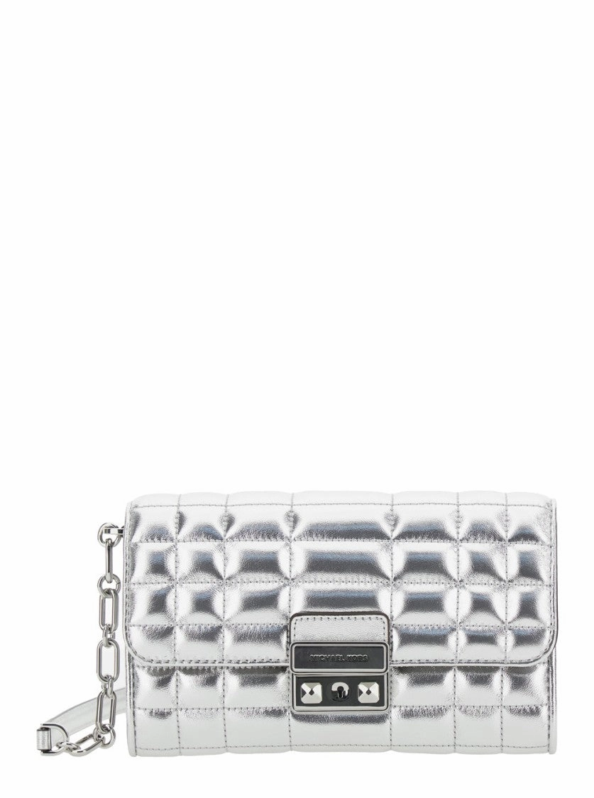 Tribeca Lg Wllt On Chn Crossbody